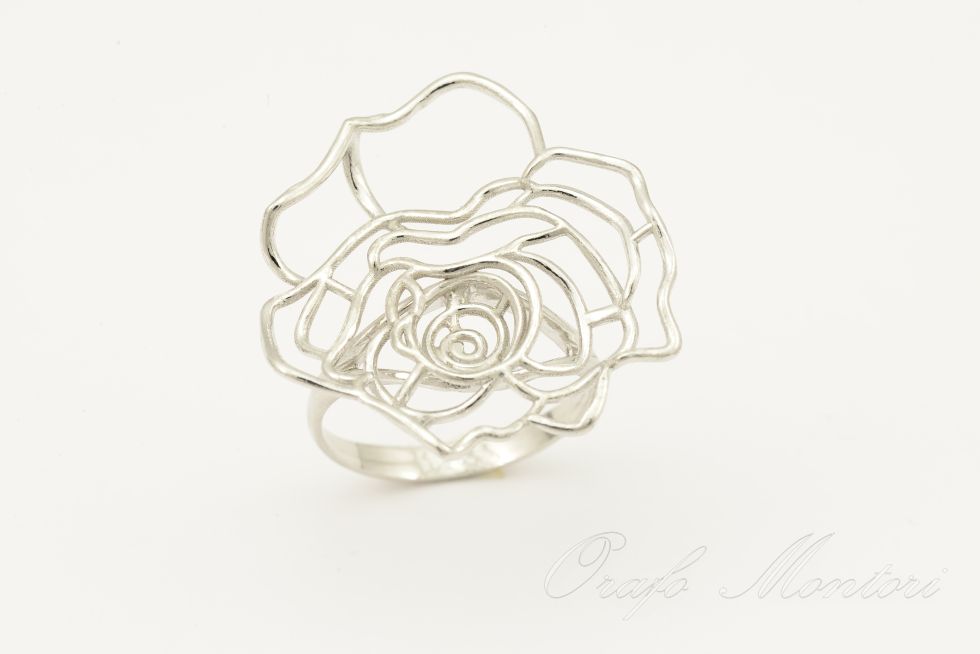 anello con rosa